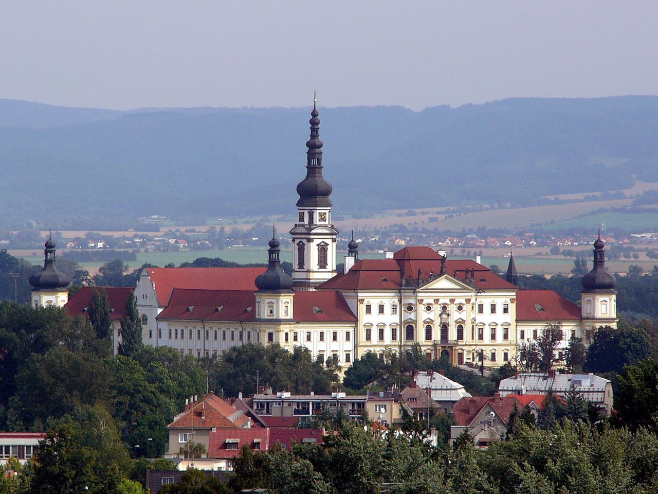 https://mdw-travel-data-us-east-1.s3.amazonaws.com/img/country/Czech-Republic/Klaster-sester-augustinek/img_02.jpg