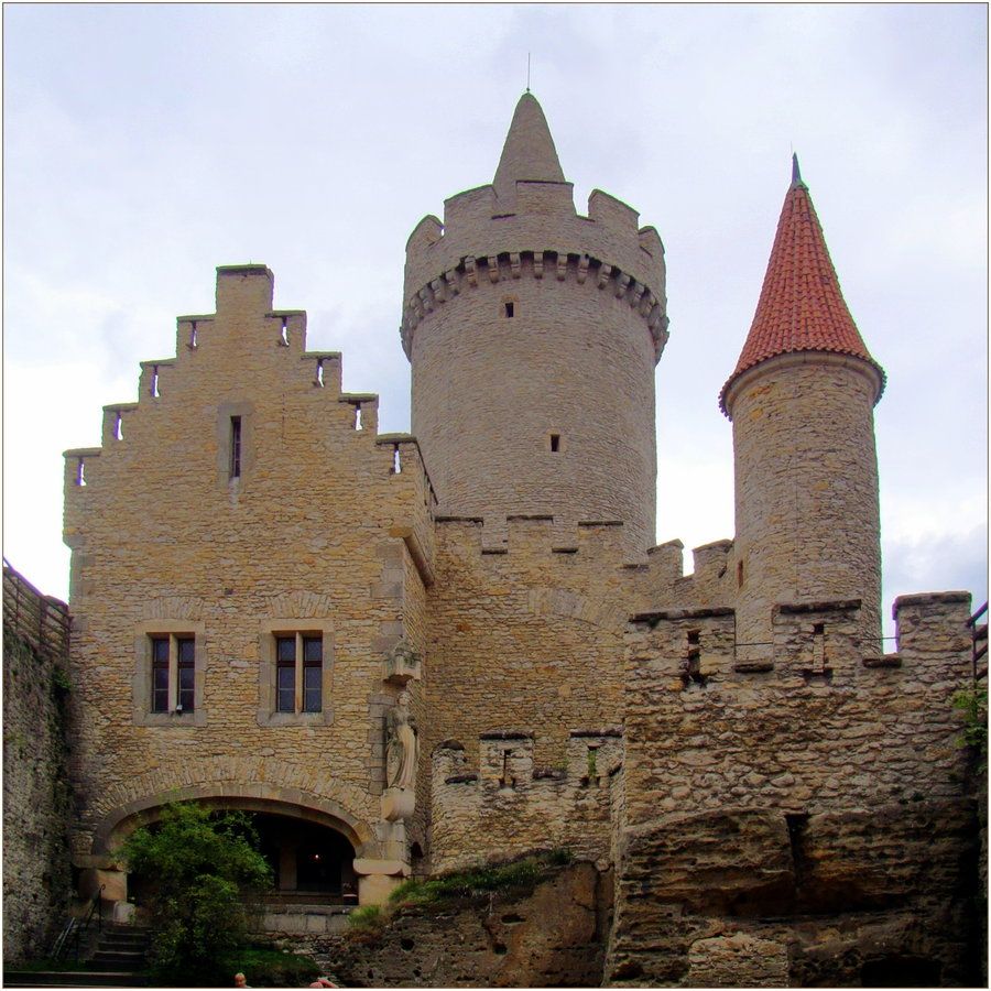 https://mdw-travel-data-us-east-1.s3.amazonaws.com/img/country/Czech-Republic/Kokorin-Castle/img_02.jpg