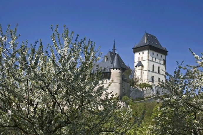 https://mdw-travel-data-us-east-1.s3.amazonaws.com/img/country/Czech-Republic/Konojedy-Chateau/img_05.jpg