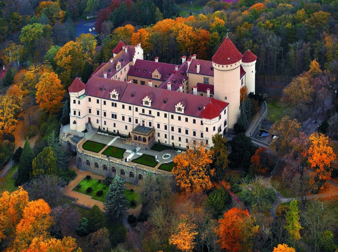 https://mdw-travel-data-us-east-1.s3.amazonaws.com/img/country/Czech-Republic/Konopiste-Castle/img_00.jpg