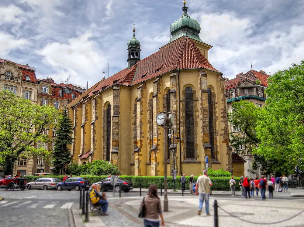 https://mdw-travel-data-us-east-1.s3.amazonaws.com/img/country/Czech-Republic/Kostel-svateho-Josefa/img_03.jpg