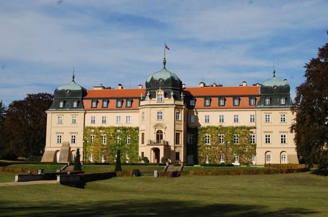 https://mdw-travel-data-us-east-1.s3.amazonaws.com/img/country/Czech-Republic/Krakovec-Castle/img_00.jpg