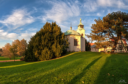 https://mdw-travel-data-us-east-1.s3.amazonaws.com/img/country/Czech-Republic/Kralova-Koruna-Chateau/img_02.jpg