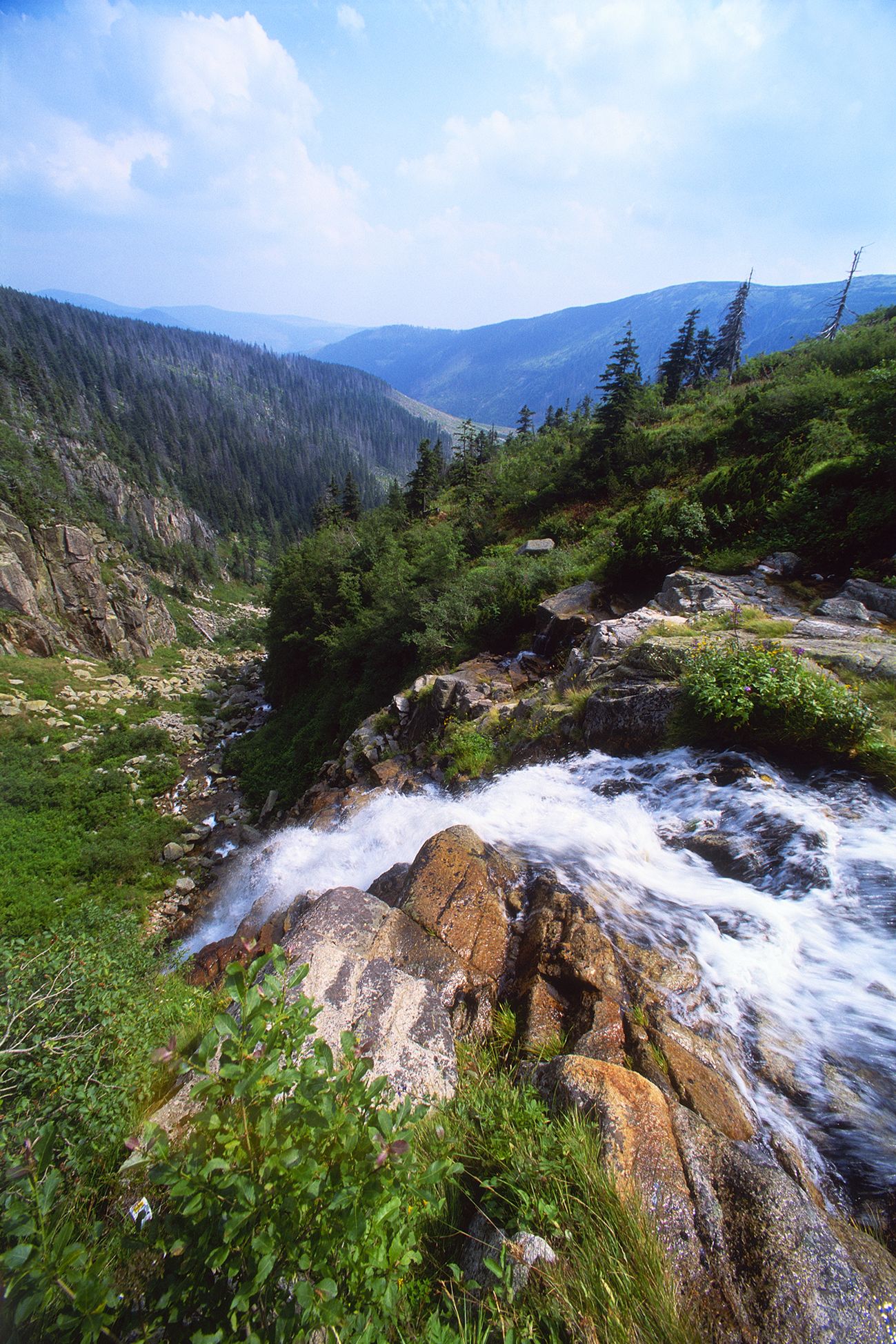 https://mdw-travel-data-us-east-1.s3.amazonaws.com/img/country/Czech-Republic/Krkonose-National-Park/img_01.jpg
