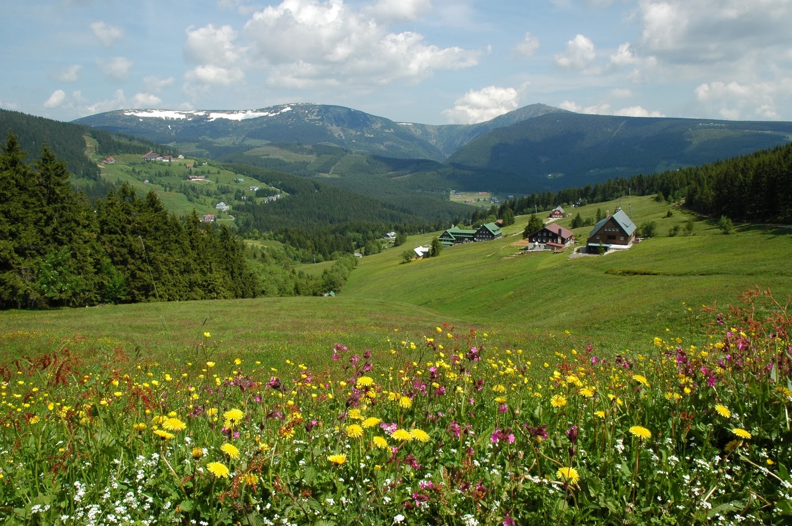 https://mdw-travel-data-us-east-1.s3.amazonaws.com/img/country/Czech-Republic/Krkonose-National-Park/img_03.jpg