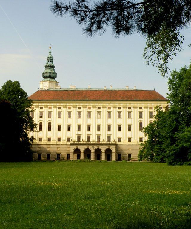 https://mdw-travel-data-us-east-1.s3.amazonaws.com/img/country/Czech-Republic/Kromeriz-Castle/img_03.jpg