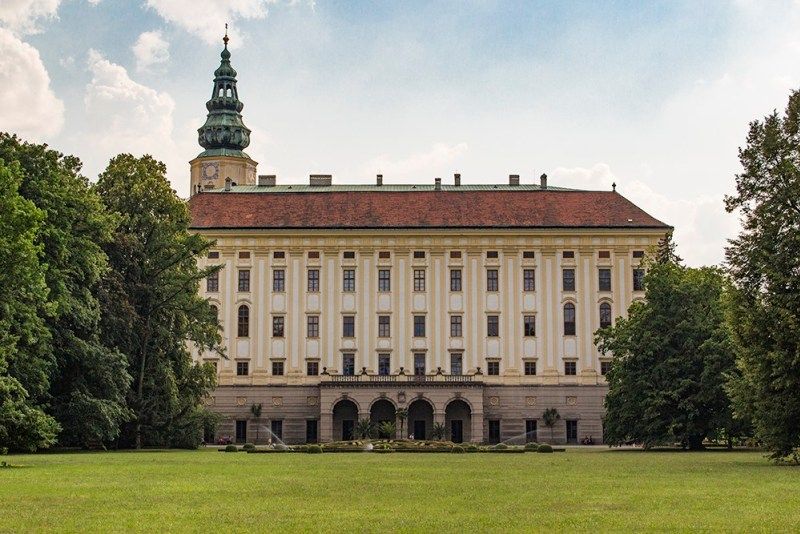 https://mdw-travel-data-us-east-1.s3.amazonaws.com/img/country/Czech-Republic/Kromeriz/img_01.jpg
