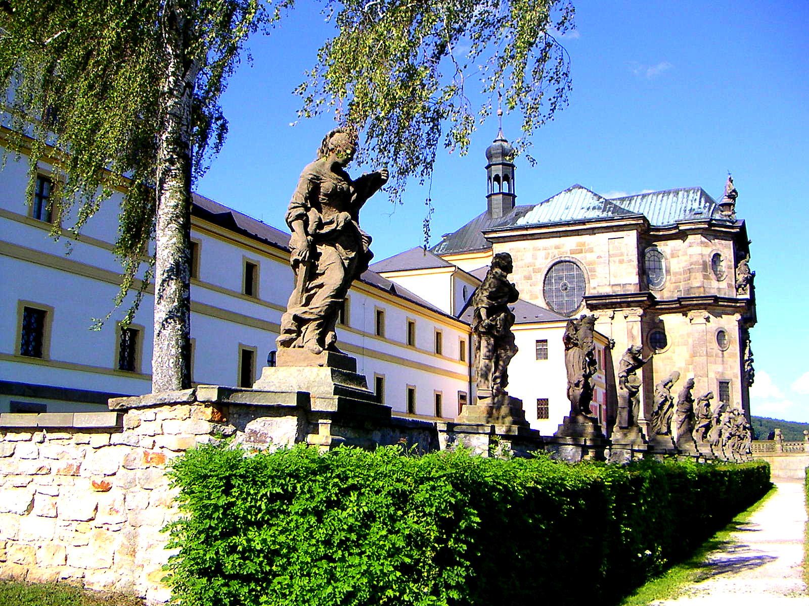 https://mdw-travel-data-us-east-1.s3.amazonaws.com/img/country/Czech-Republic/Kuks-Hospital/img_02.jpg