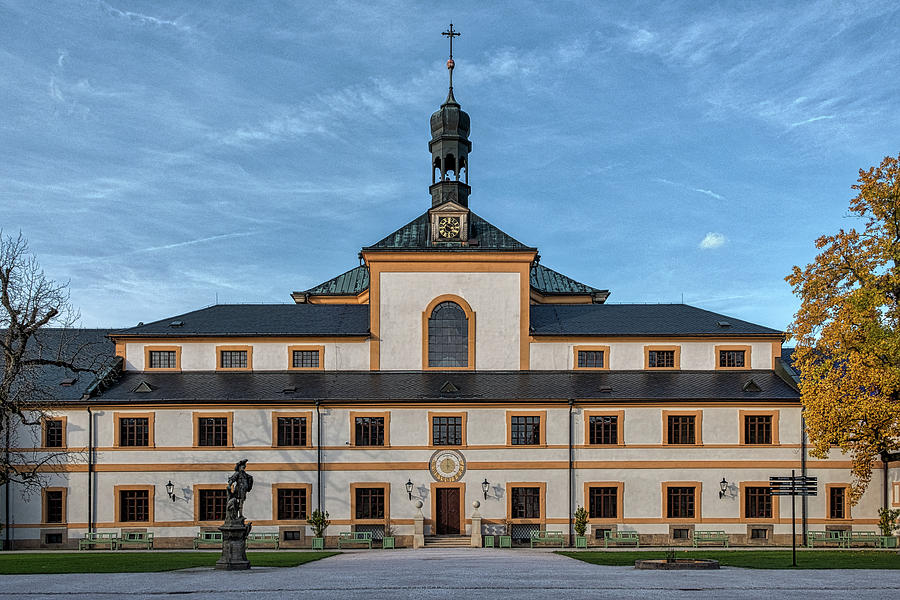 https://mdw-travel-data-us-east-1.s3.amazonaws.com/img/country/Czech-Republic/Kuks-Hospital/img_03.jpg
