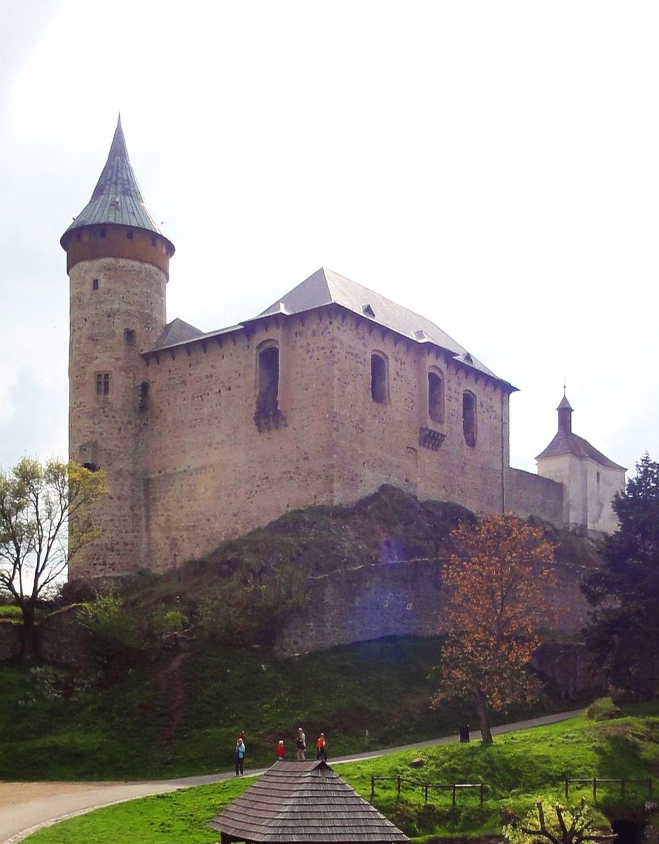 https://mdw-travel-data-us-east-1.s3.amazonaws.com/img/country/Czech-Republic/Kuneticka-Hora-Castle/img_00.jpg