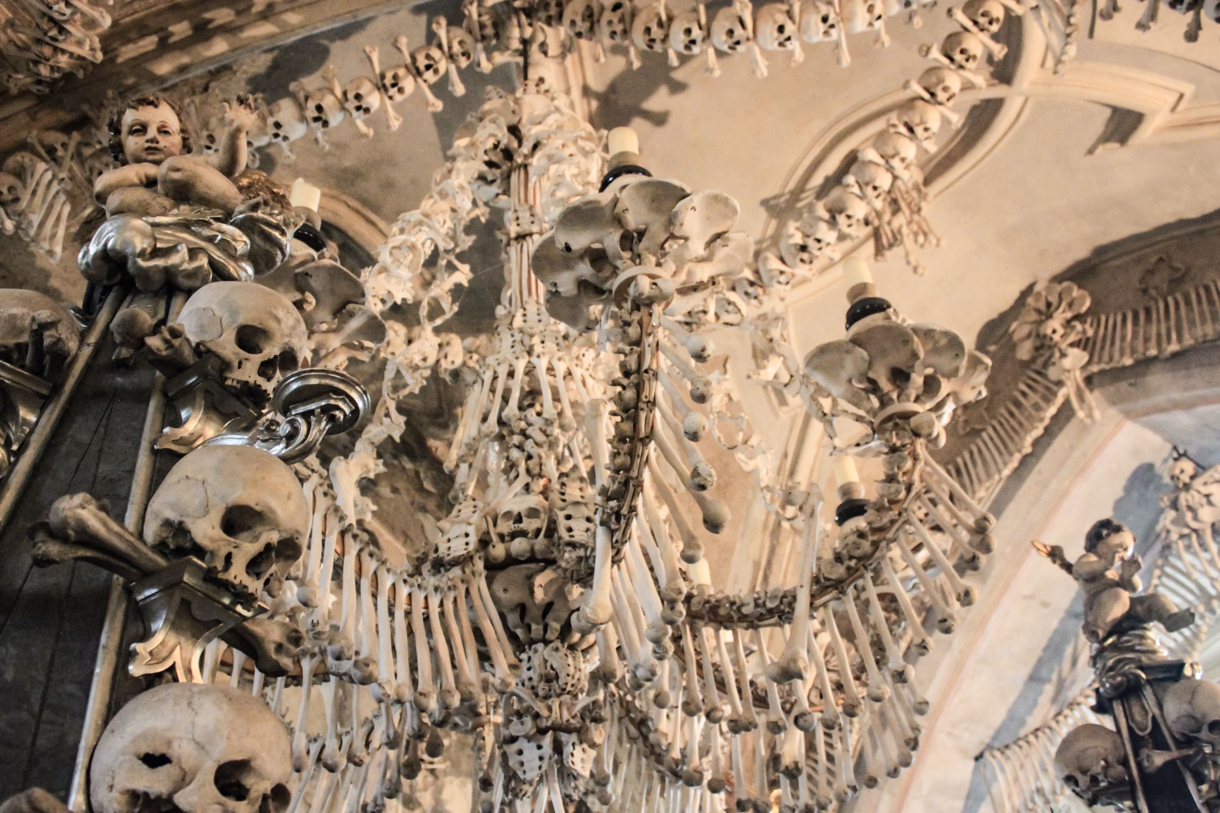 https://mdw-travel-data-us-east-1.s3.amazonaws.com/img/country/Czech-Republic/Kutna-Hora-Bone-Church/img_01.jpg
