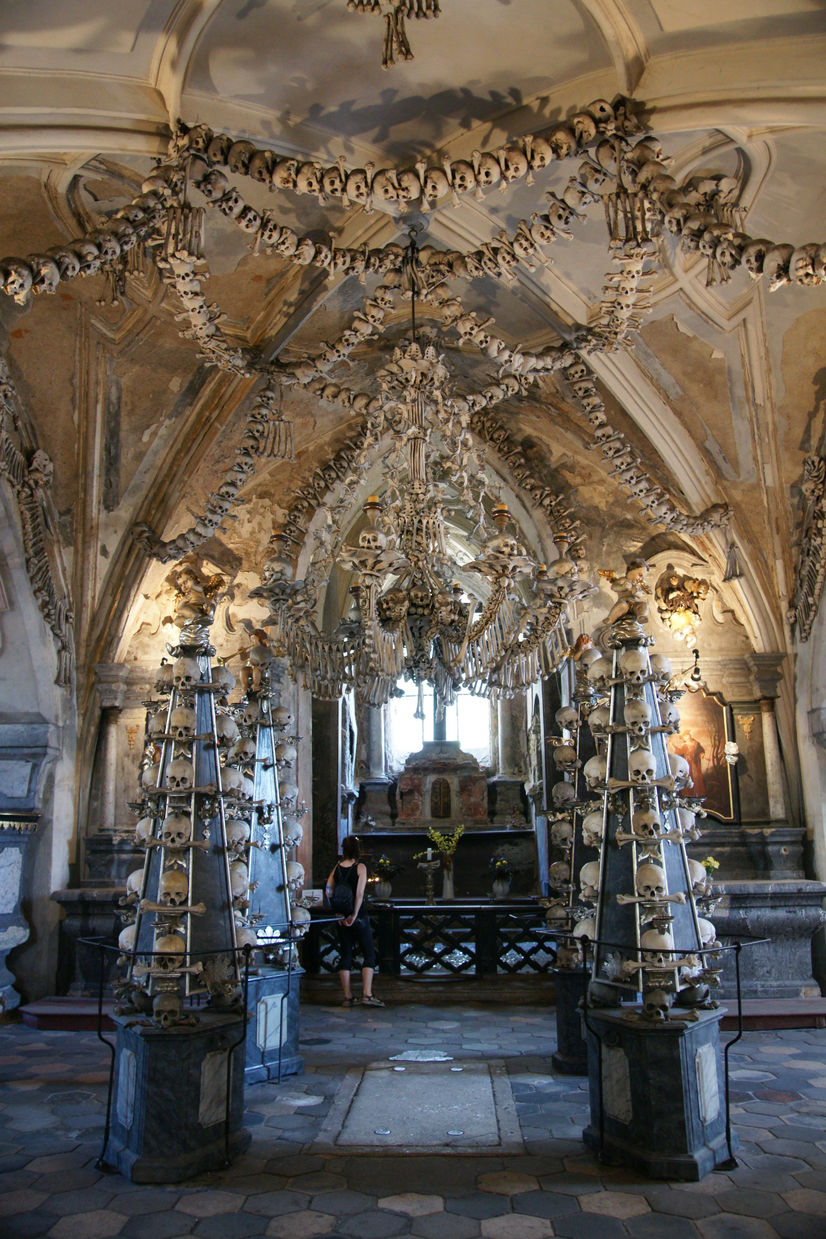 https://mdw-travel-data-us-east-1.s3.amazonaws.com/img/country/Czech-Republic/Kutna-Hora-Bone-Church/img_02.jpg