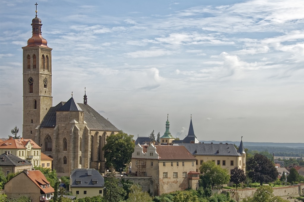 https://mdw-travel-data-us-east-1.s3.amazonaws.com/img/country/Czech-Republic/Kutna-Hora-Historic-Center/img_02.jpg