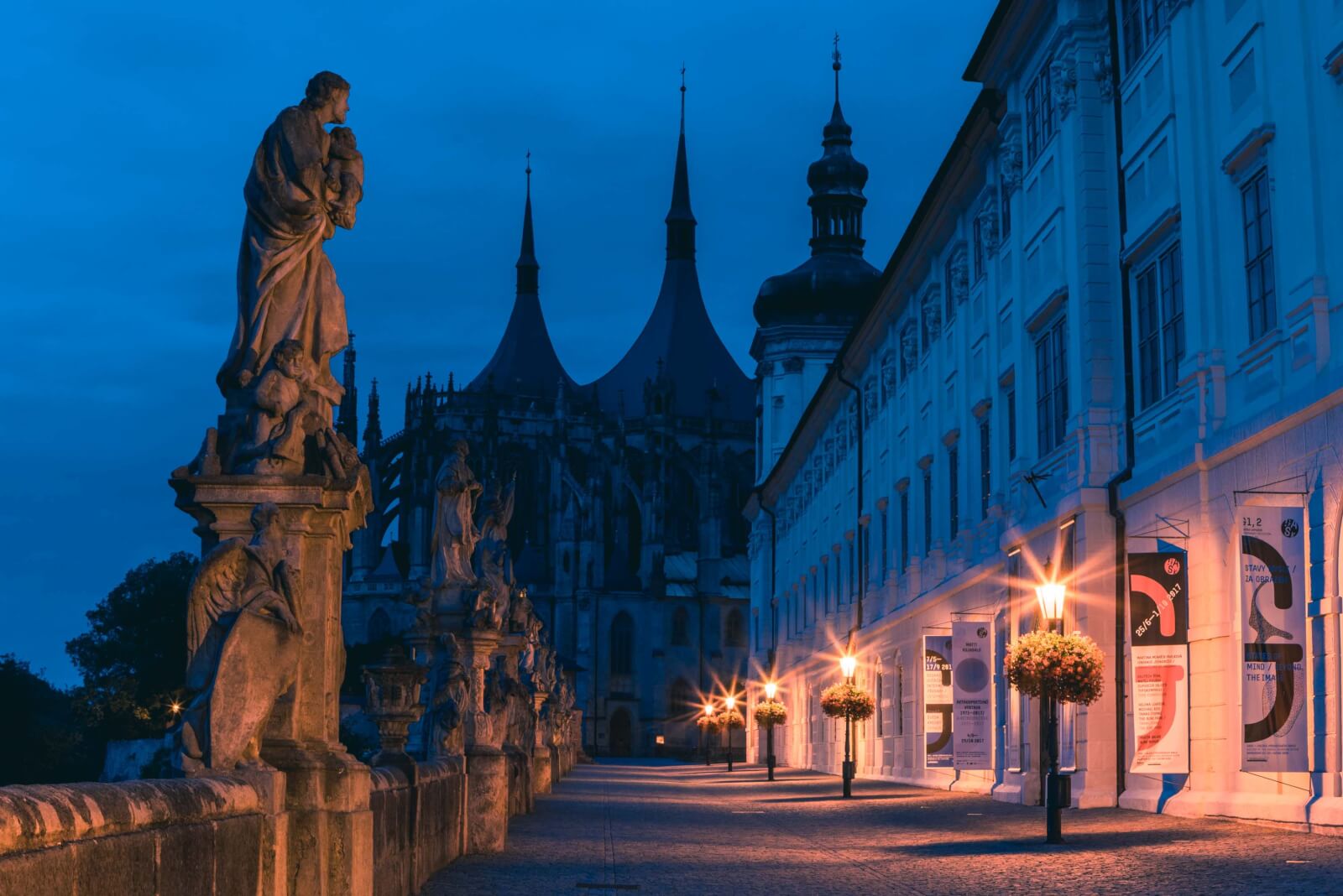 https://mdw-travel-data-us-east-1.s3.amazonaws.com/img/country/Czech-Republic/Kutna-Hora-Historic-Center/img_03.jpg