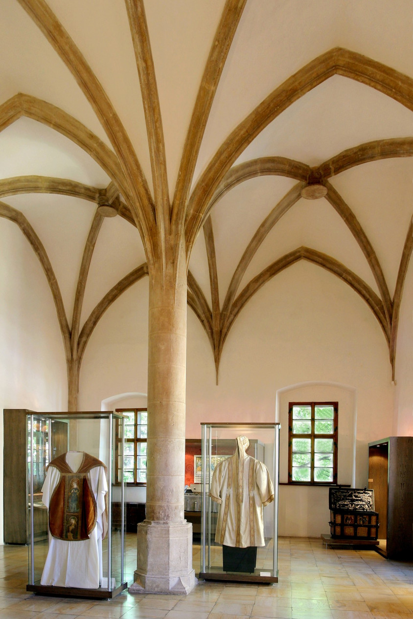 https://mdw-travel-data-us-east-1.s3.amazonaws.com/img/country/Czech-Republic/Kutna-Hora-Silver-Museum/img_03.jpg