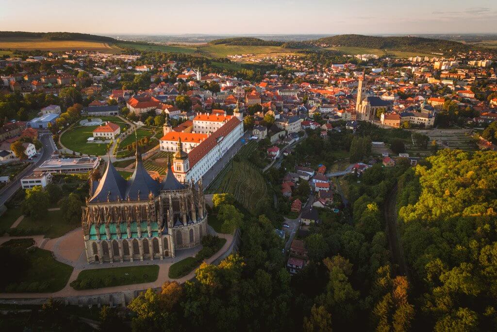https://mdw-travel-data-us-east-1.s3.amazonaws.com/img/country/Czech-Republic/Kutna-Hora/img_02.jpg