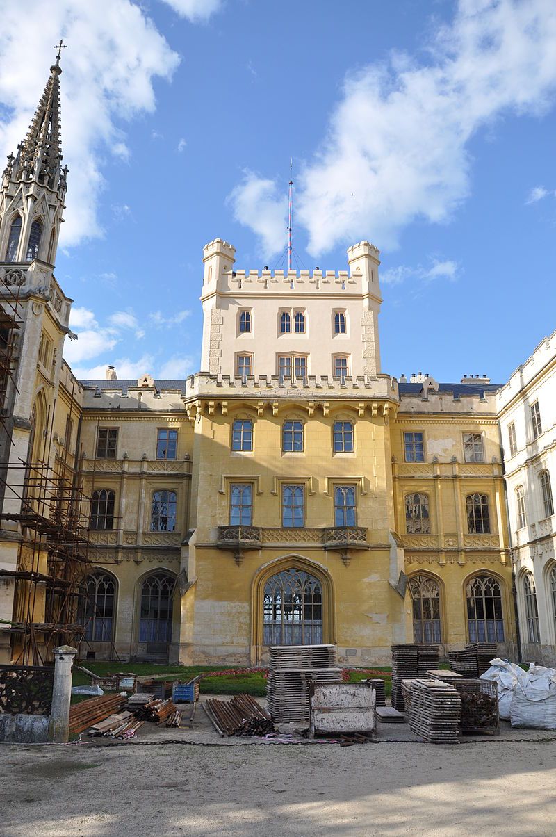 https://mdw-travel-data-us-east-1.s3.amazonaws.com/img/country/Czech-Republic/Lednice-Castle/img_02.jpg