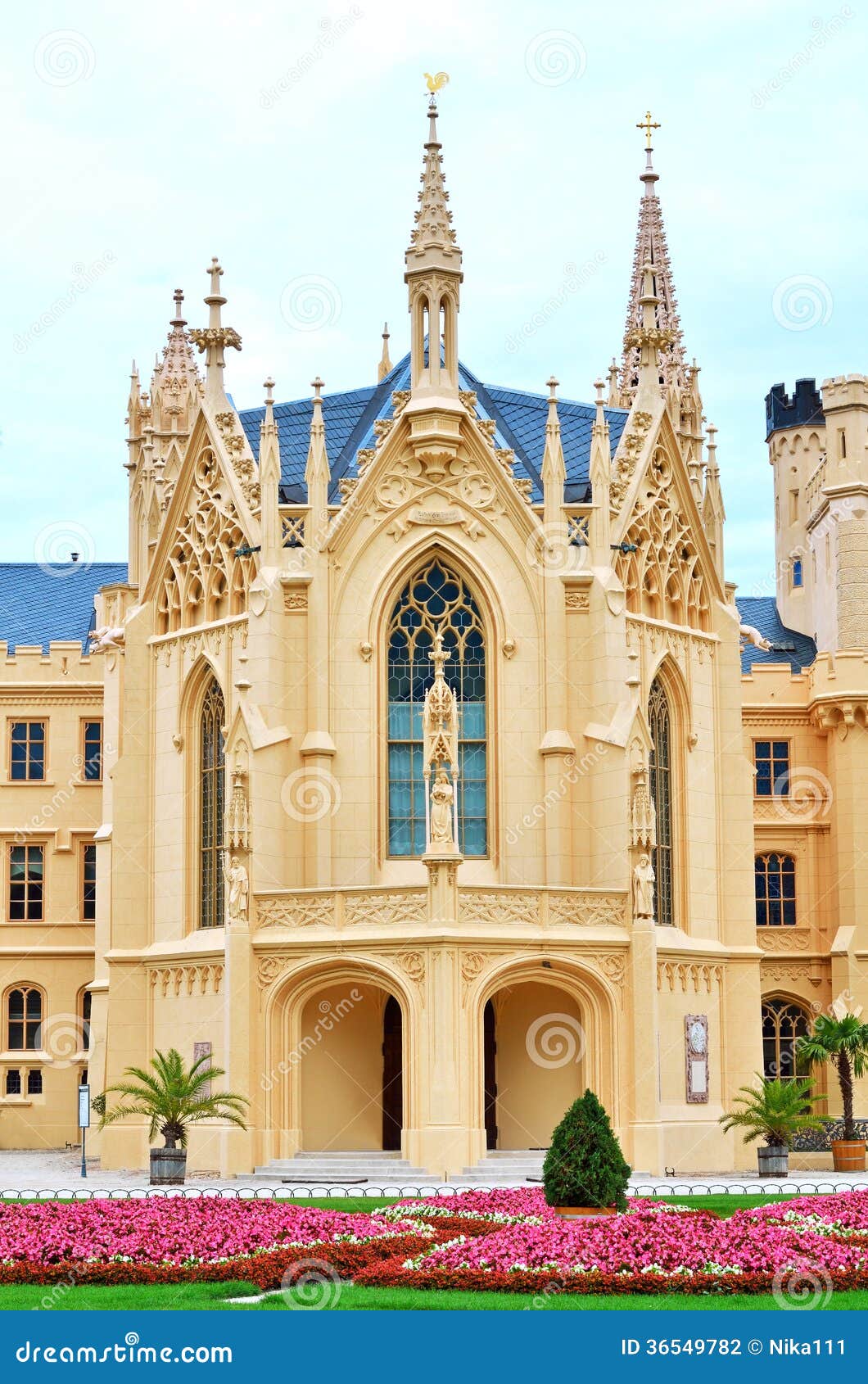 https://mdw-travel-data-us-east-1.s3.amazonaws.com/img/country/Czech-Republic/Lednice-Castle/img_03.jpg