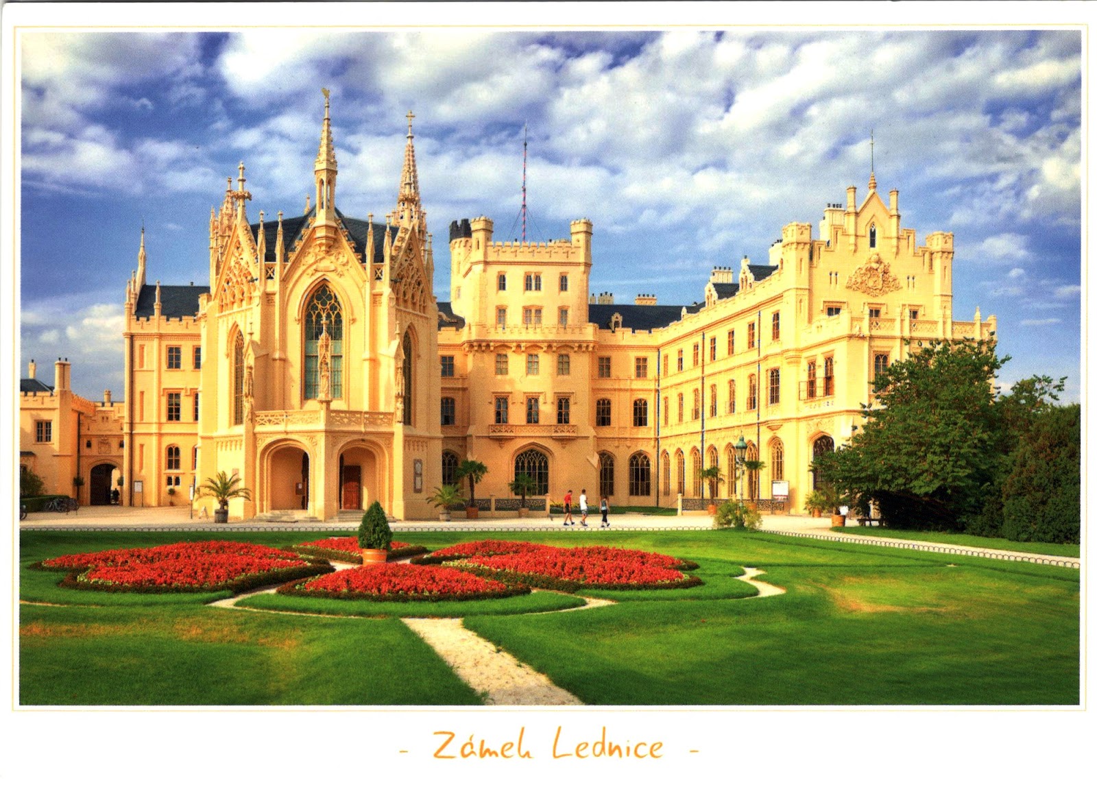 https://mdw-travel-data-us-east-1.s3.amazonaws.com/img/country/Czech-Republic/Lednice-Valtice-Cultural-Landscape/img_03.jpg
