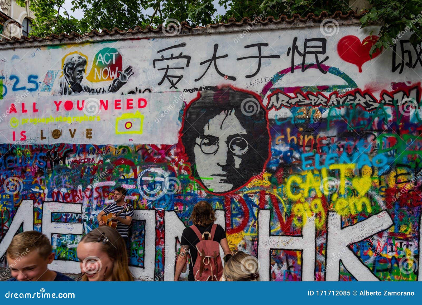 https://mdw-travel-data-us-east-1.s3.amazonaws.com/img/country/Czech-Republic/Lennon-Wall/img_04.jpg