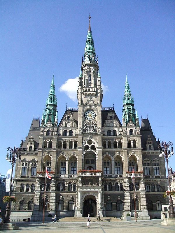 https://mdw-travel-data-us-east-1.s3.amazonaws.com/img/country/Czech-Republic/Liberec-Town-Hall/img_01.jpg