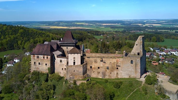 https://mdw-travel-data-us-east-1.s3.amazonaws.com/img/country/Czech-Republic/Lipnice-Castle/img_03.jpg