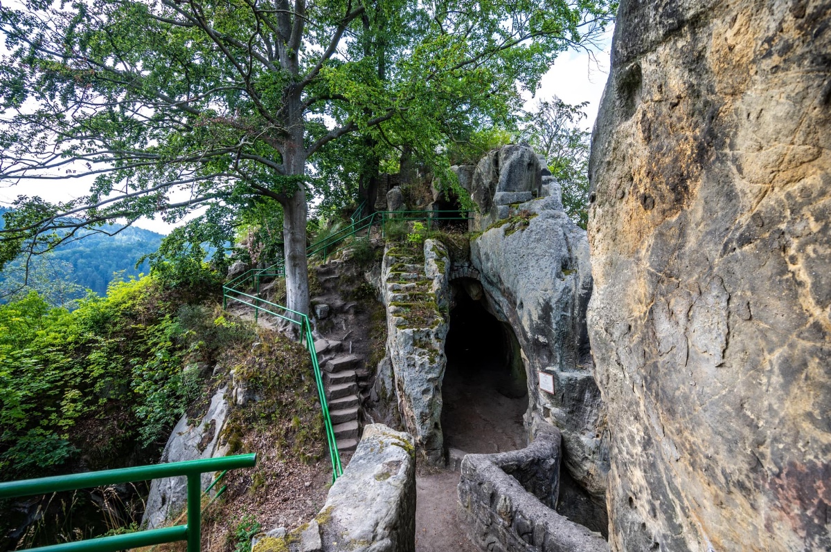 https://mdw-travel-data-us-east-1.s3.amazonaws.com/img/country/Czech-Republic/Mala-Skala/img_02.jpg