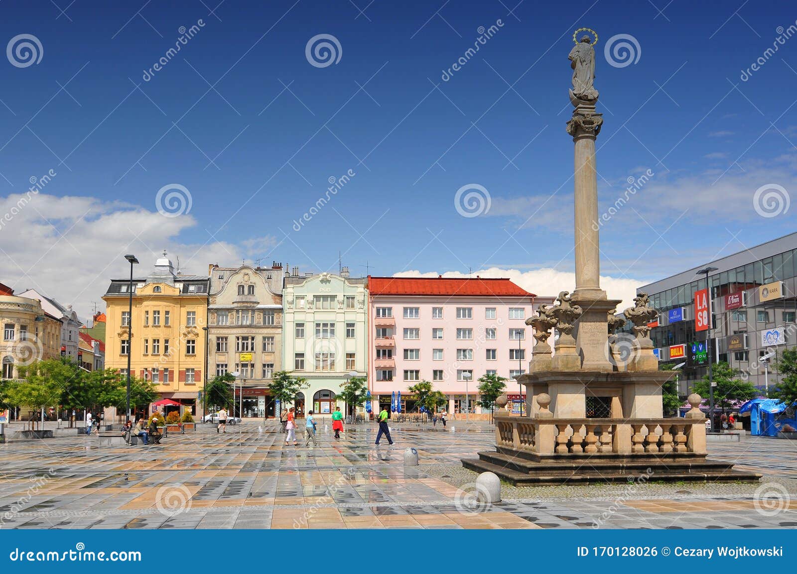 https://mdw-travel-data-us-east-1.s3.amazonaws.com/img/country/Czech-Republic/Masaryk-Square/img_01.jpg
