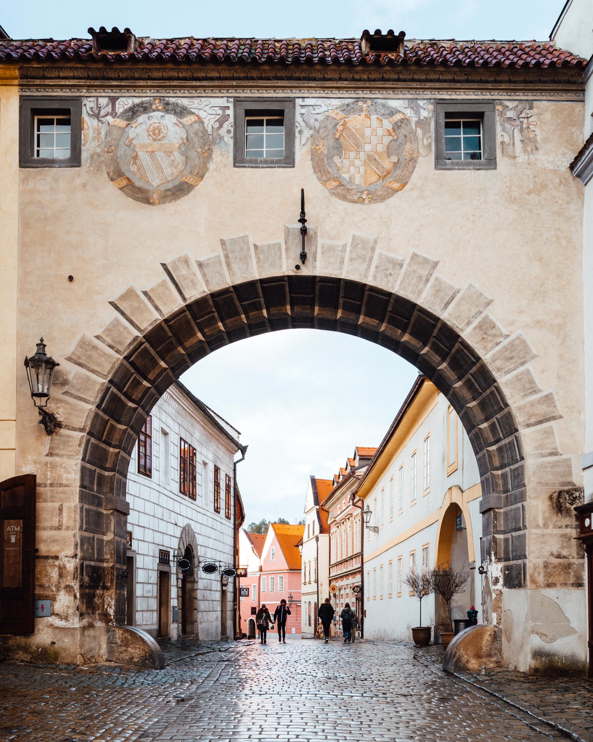 https://mdw-travel-data-us-east-1.s3.amazonaws.com/img/country/Czech-Republic/Medieval-Underground/img_02.jpg