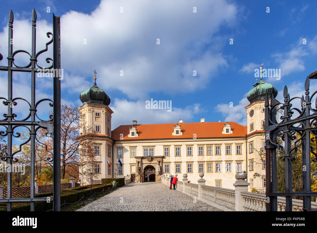 https://mdw-travel-data-us-east-1.s3.amazonaws.com/img/country/Czech-Republic/Mnisek-pod-Brdy-Castle/img_05.jpg