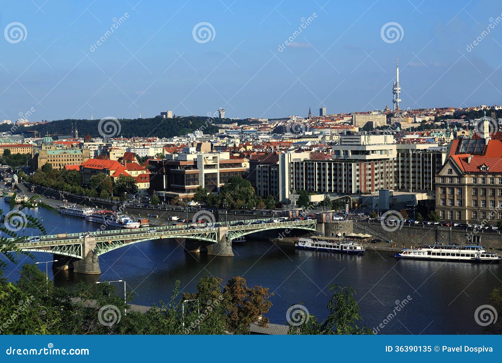 https://mdw-travel-data-us-east-1.s3.amazonaws.com/img/country/Czech-Republic/Moldauhafen/img_03.jpg