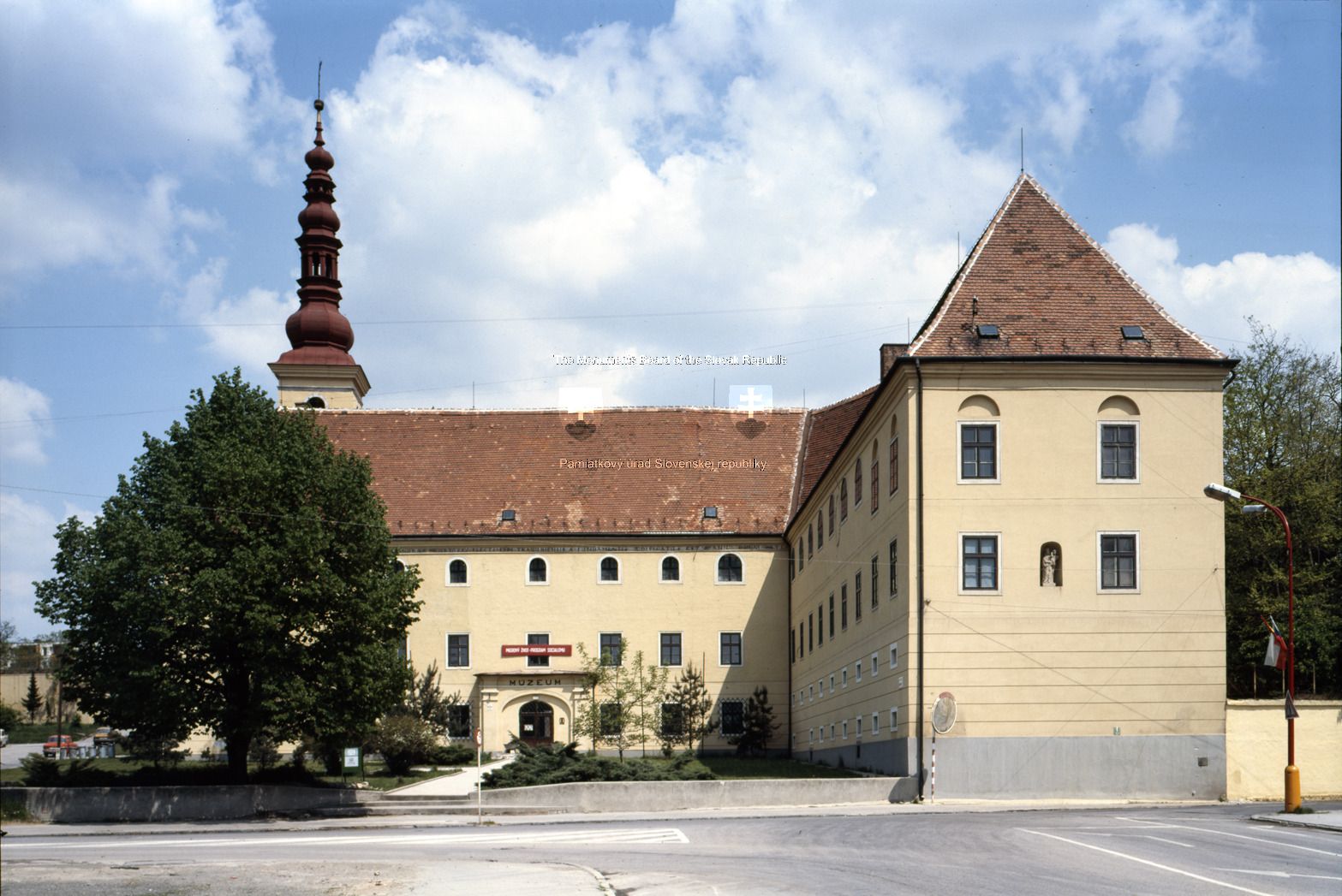 https://mdw-travel-data-us-east-1.s3.amazonaws.com/img/country/Czech-Republic/Monasteries-Monuments-Convent-Of-Saint-Claire/img_00.jpg