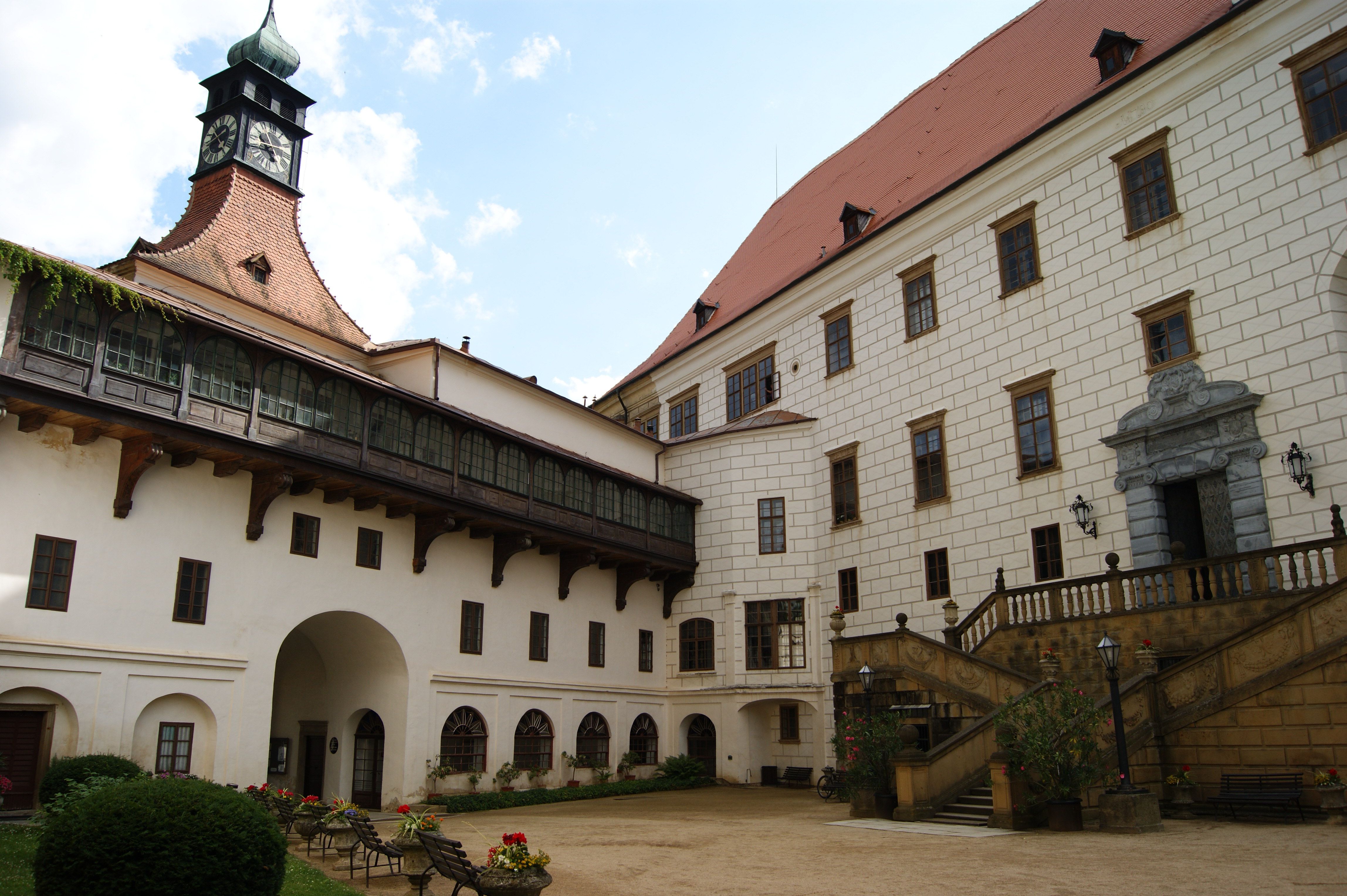 https://mdw-travel-data-us-east-1.s3.amazonaws.com/img/country/Czech-Republic/Namest-nad-Oslavou-Castle/img_01.jpg