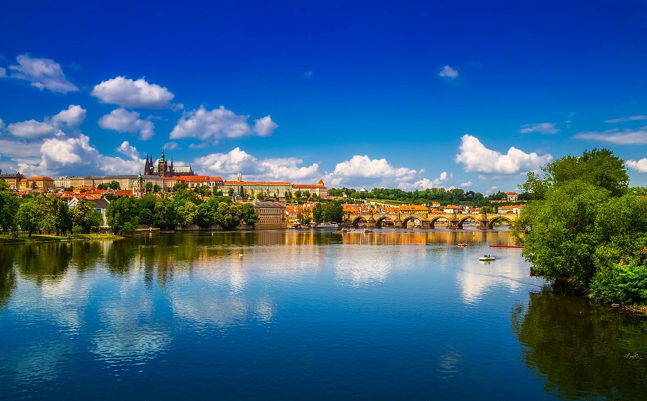 https://mdw-travel-data-us-east-1.s3.amazonaws.com/img/country/Czech-Republic/Ohrada-Game-Reserve/img_00.jpg