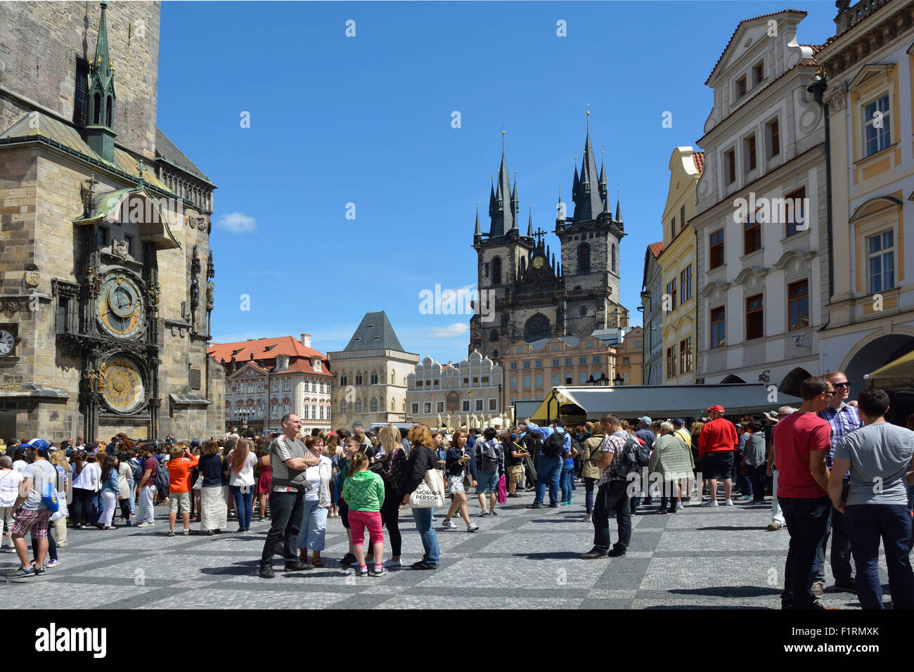 https://mdw-travel-data-us-east-1.s3.amazonaws.com/img/country/Czech-Republic/Old-Town-Square/img_03.jpg