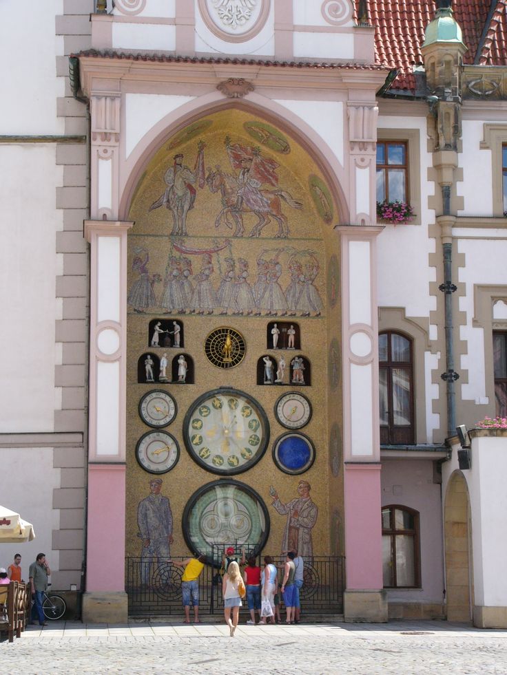 https://mdw-travel-data-us-east-1.s3.amazonaws.com/img/country/Czech-Republic/Olomouc-Astronomical-Clock/img_01.jpg