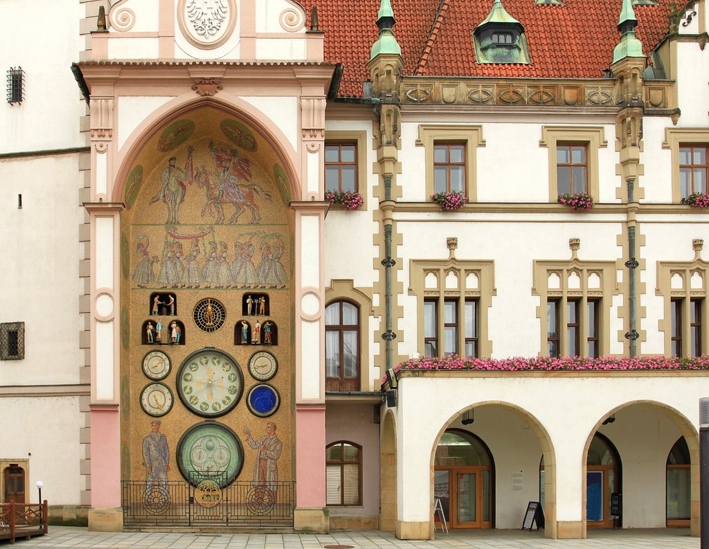 https://mdw-travel-data-us-east-1.s3.amazonaws.com/img/country/Czech-Republic/Olomouc-Astronomical-Clock/img_03.jpg