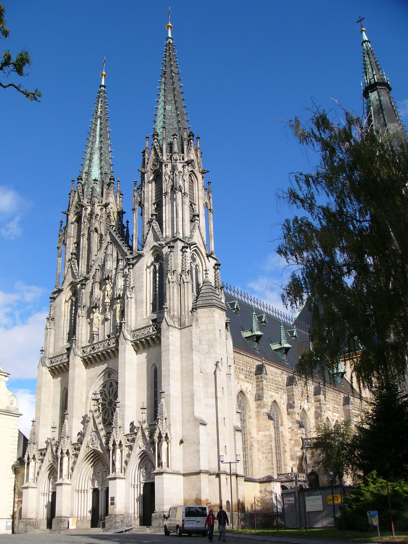 https://mdw-travel-data-us-east-1.s3.amazonaws.com/img/country/Czech-Republic/Olomouc-Castle/img_01.jpg