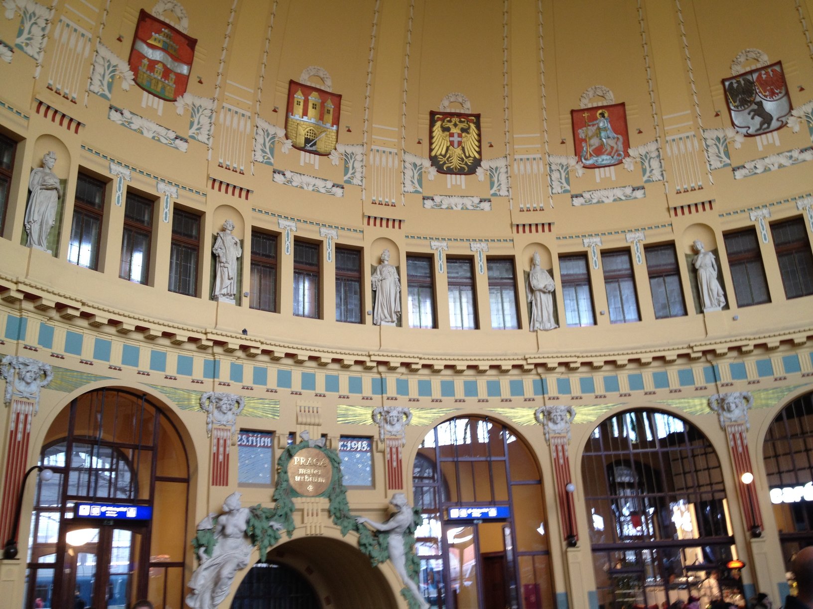 https://mdw-travel-data-us-east-1.s3.amazonaws.com/img/country/Czech-Republic/Olomouc-Main-Train-Station/img_01.jpg