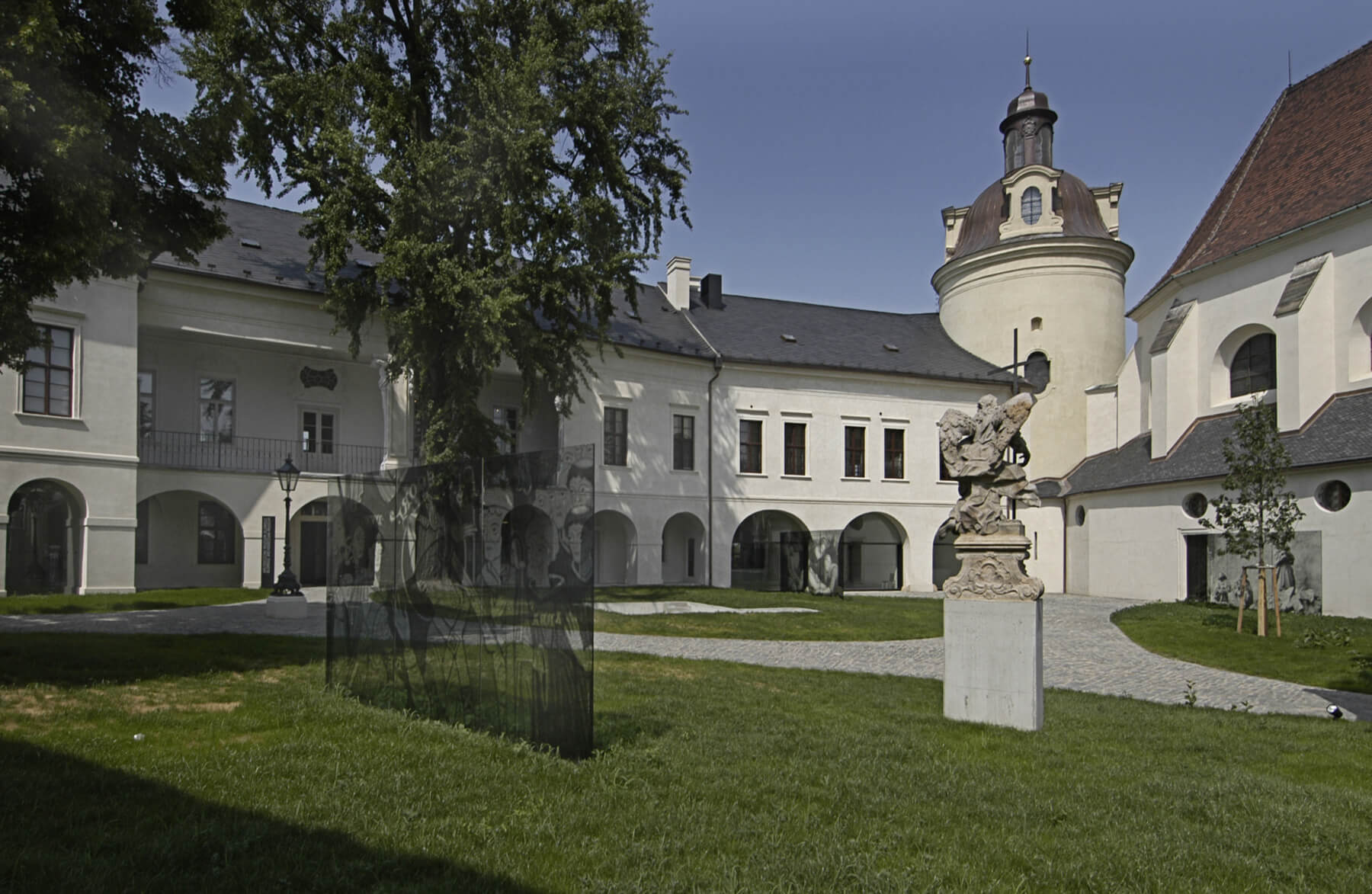 https://mdw-travel-data-us-east-1.s3.amazonaws.com/img/country/Czech-Republic/Olomouc-Museum-of-Art/img_02.jpg
