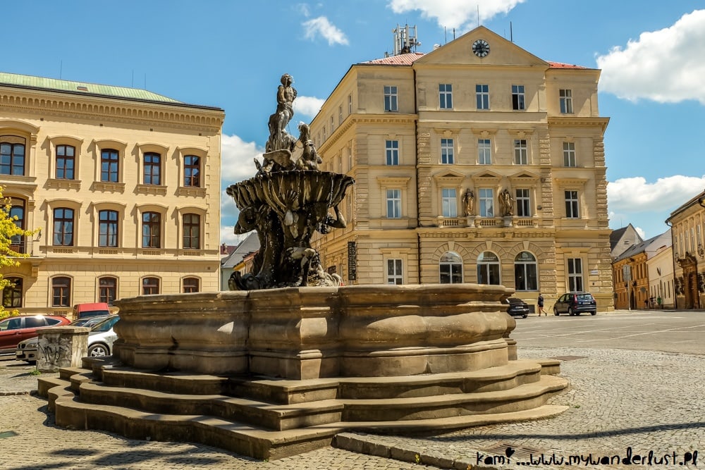 https://mdw-travel-data-us-east-1.s3.amazonaws.com/img/country/Czech-Republic/Olomouc-Town-Hall/img_03.jpg