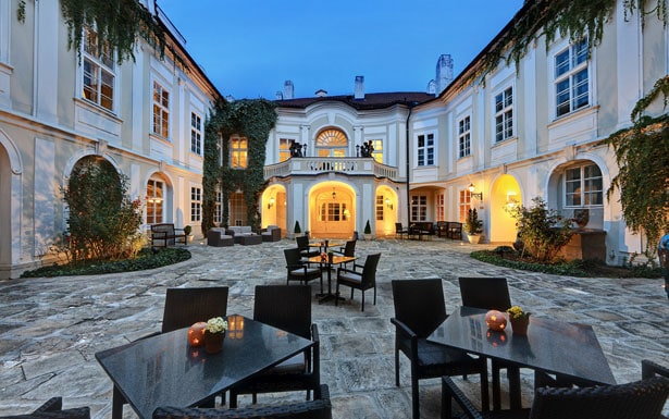 https://mdw-travel-data-us-east-1.s3.amazonaws.com/img/country/Czech-Republic/Palffy-Palace/img_04.jpg