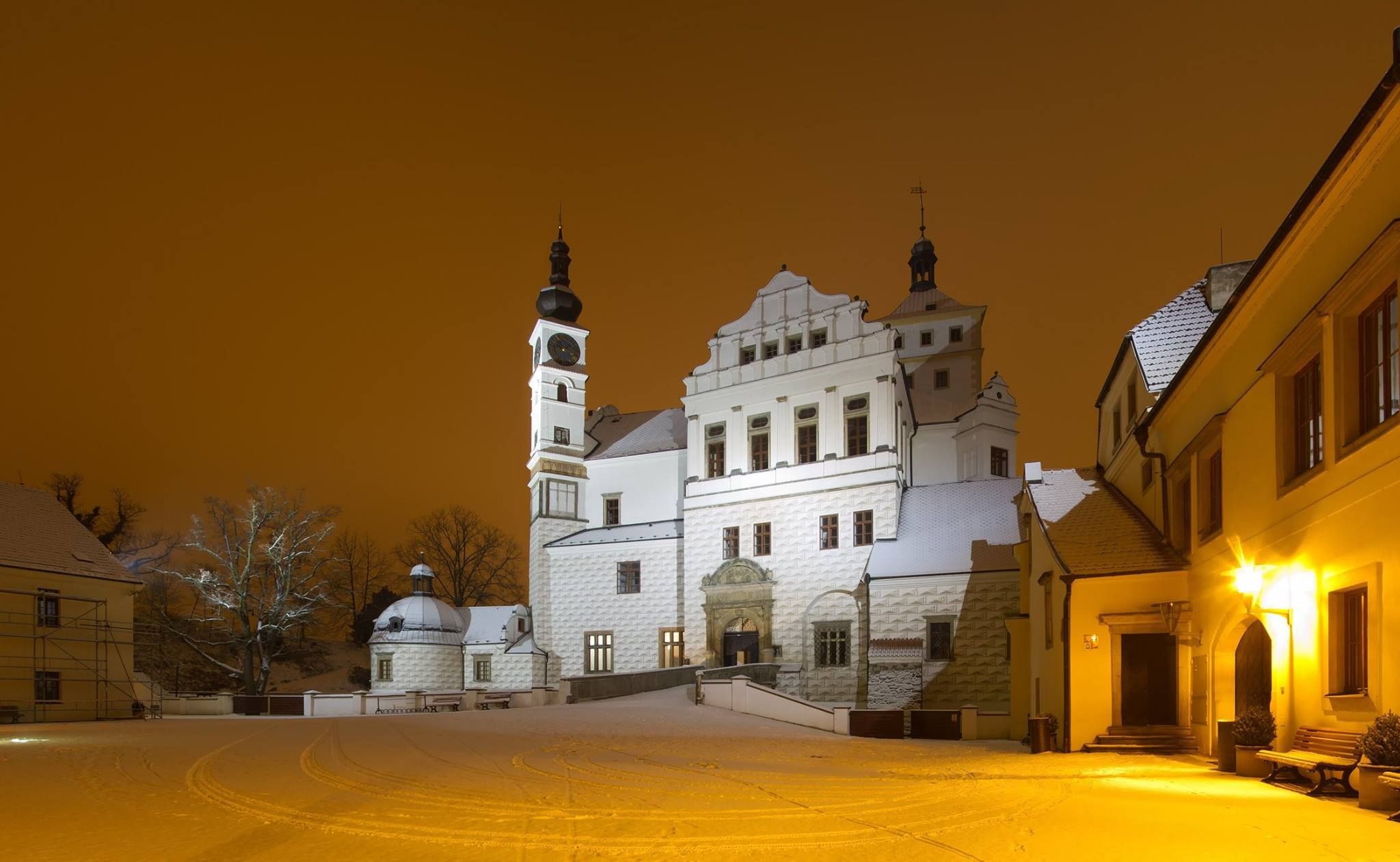 https://mdw-travel-data-us-east-1.s3.amazonaws.com/img/country/Czech-Republic/Pardubice-Castle/img_02.jpg