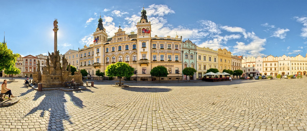 https://mdw-travel-data-us-east-1.s3.amazonaws.com/img/country/Czech-Republic/Pardubice-Old-Town-Square/img_01.jpg