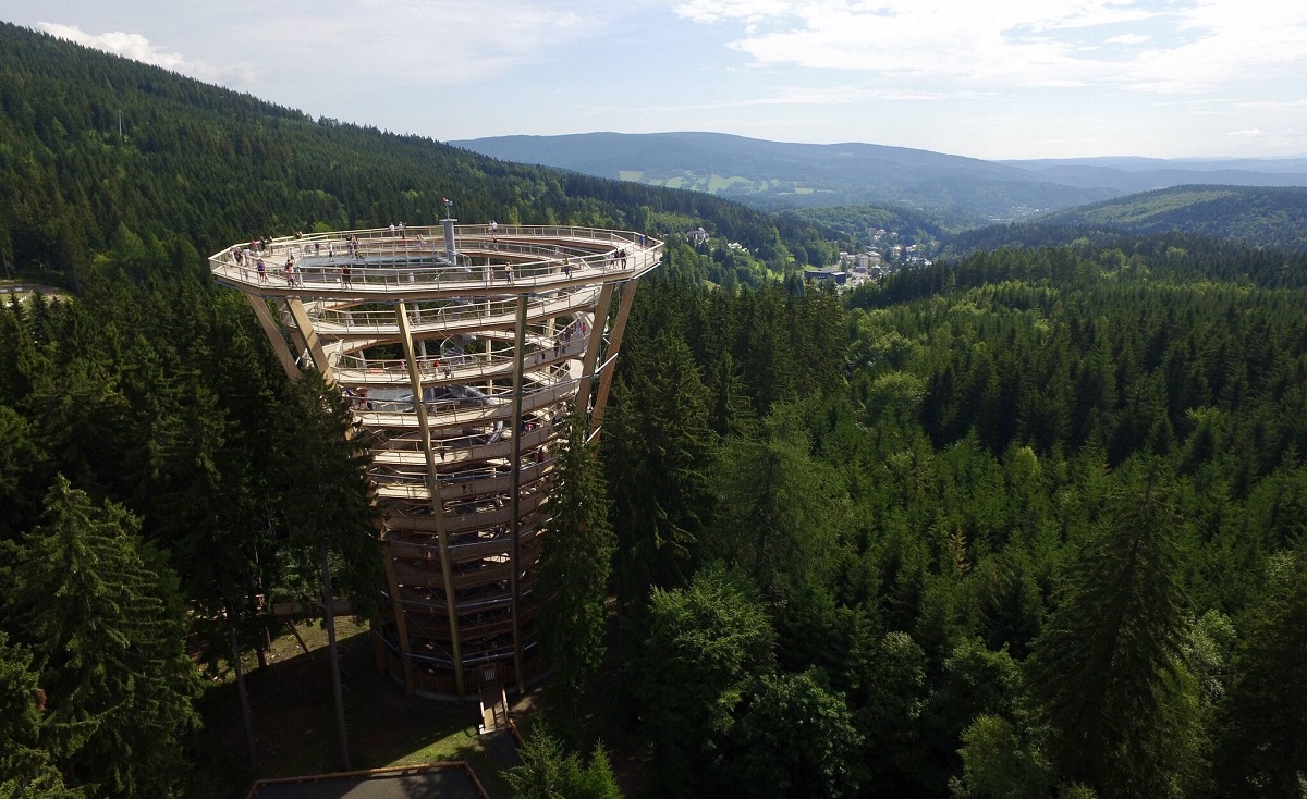 https://mdw-travel-data-us-east-1.s3.amazonaws.com/img/country/Czech-Republic/Park-na-Pamatkach/img_03.jpg