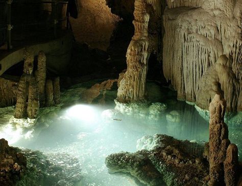 https://mdw-travel-data-us-east-1.s3.amazonaws.com/img/country/Czech-Republic/Patro-Beer-Caves/img_02.jpg
