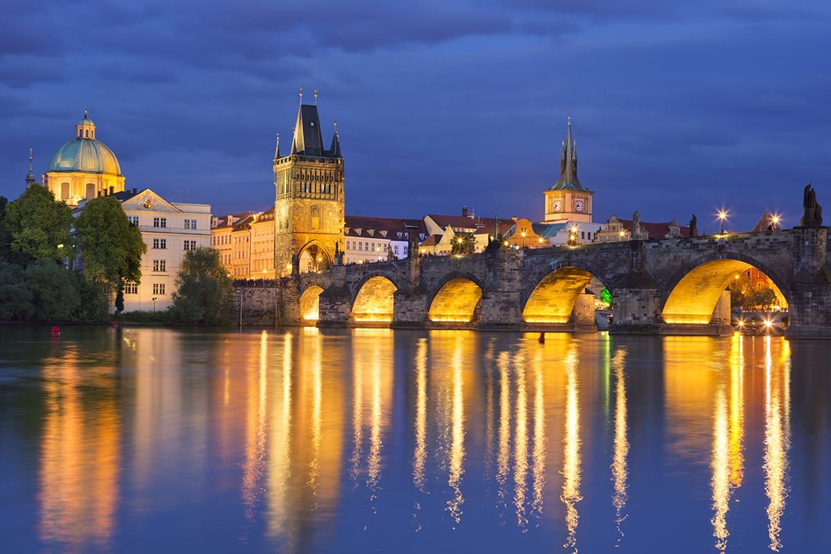 https://mdw-travel-data-us-east-1.s3.amazonaws.com/img/country/Czech-Republic/Petrin-Hill/img_05.jpg