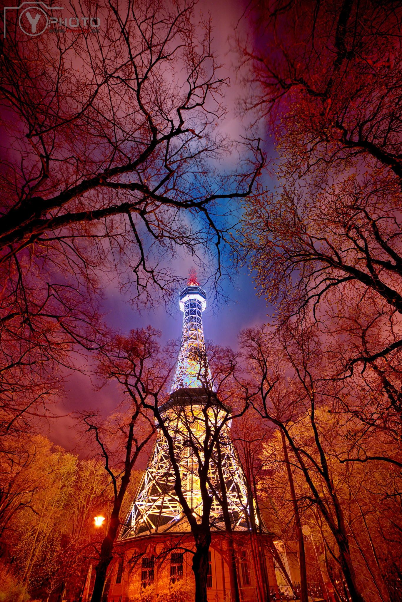 https://mdw-travel-data-us-east-1.s3.amazonaws.com/img/country/Czech-Republic/Petrin-Tower/img_02.jpg