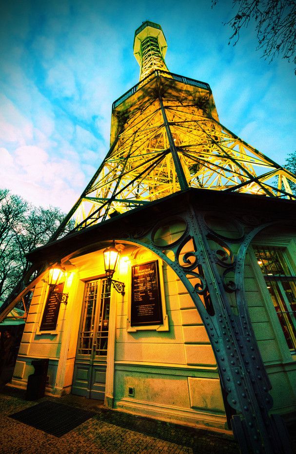https://mdw-travel-data-us-east-1.s3.amazonaws.com/img/country/Czech-Republic/Petrin-Tower/img_03.jpg