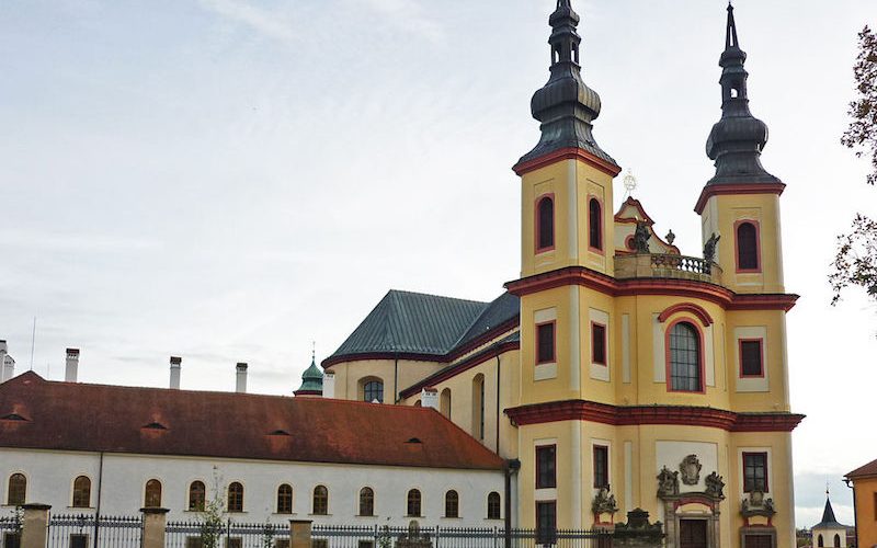 https://mdw-travel-data-us-east-1.s3.amazonaws.com/img/country/Czech-Republic/Piarist-Church-of-the-Discovery-of-the-Holy-Cross/img_00.jpg
